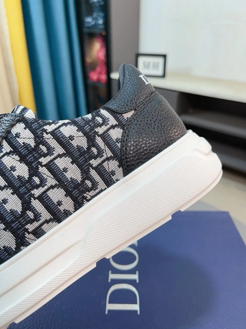 Men's men's shoes 💰420🌹🌹【Dior】Best-selling official website world premiere🔝Men's high-end brand of shoes latest series on the official website: uppers are made of imported cowhide with specially designed fabrics➕mesh breathable lining. Make walking more convenient and comfortable! Compared with the official quality, Midea’s 1:1 replica. Create a fashionable personality to set off your uniqueness! A must-have for trendy men! Classic style. Men's sizes: 38-44.
